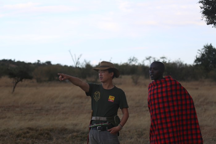 星巴与马赛兄弟伙在保护区巡逻